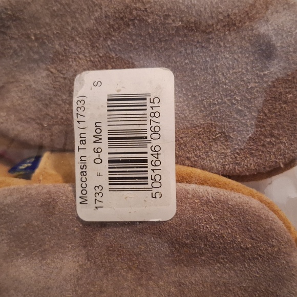 👶 Baby suede leather moccasins.  Size 0-6 months. Tan. Inch Blue. - Picture 3 of 10